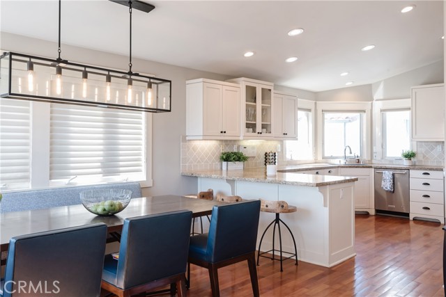 233 5th Street, Manhattan Beach, California 90266, 3 Bedrooms Bedrooms, ,3 BathroomsBathrooms,Residential,Sold,5th,SB22036248