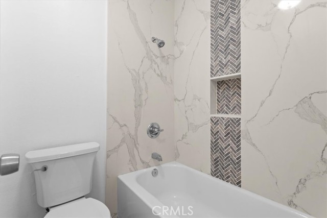 5403 Newcastle Avenue, Encino CA: https://media.crmls.org/medias/1077d365-7b05-4c1f-b39c-e31c16cea5d7.jpg