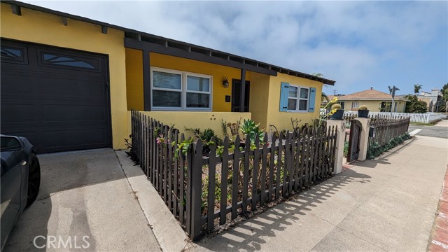 Detail Gallery Image 2 of 11 For 419 California St, Huntington Beach,  CA 92648 - 2 Beds | 1 Baths