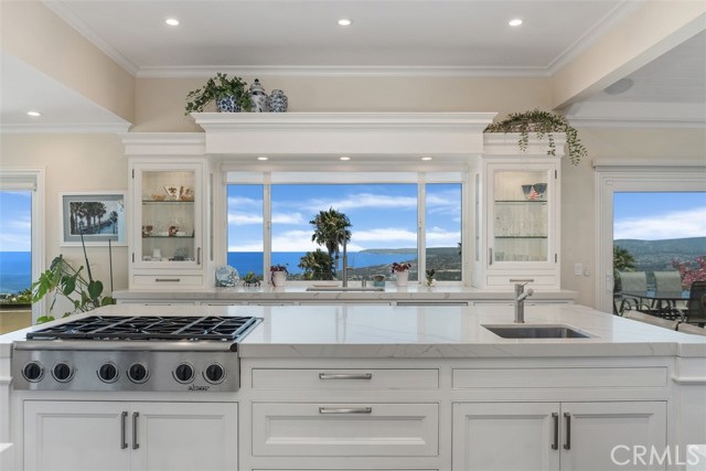 413 E Avenida Cordoba, San Clemente CA: https://media.crmls.org/medias/107858f1-eb48-4b61-9801-0e3ff75259cf.jpg