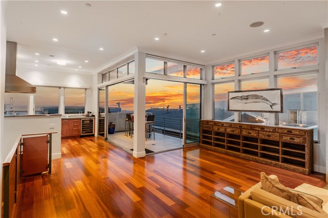 1211 Bayview Drive, Manhattan Beach, California 90266, 4 Bedrooms Bedrooms, ,4 BathroomsBathrooms,Residential,Sold,Bayview,SB21169008