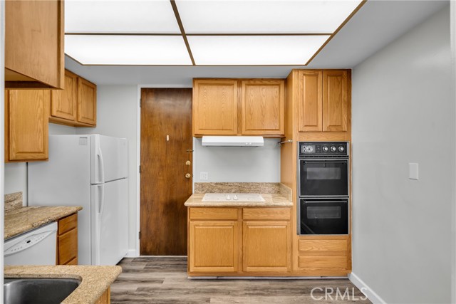 Detail Gallery Image 13 of 33 For 6150 Buckingham Pkwy #202,  Culver City,  CA 90230 - 2 Beds | 2 Baths