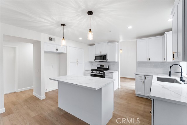 Detail Gallery Image 10 of 28 For 13677 Crawford Ct, Fontana,  CA 92336 - 3 Beds | 2/1 Baths