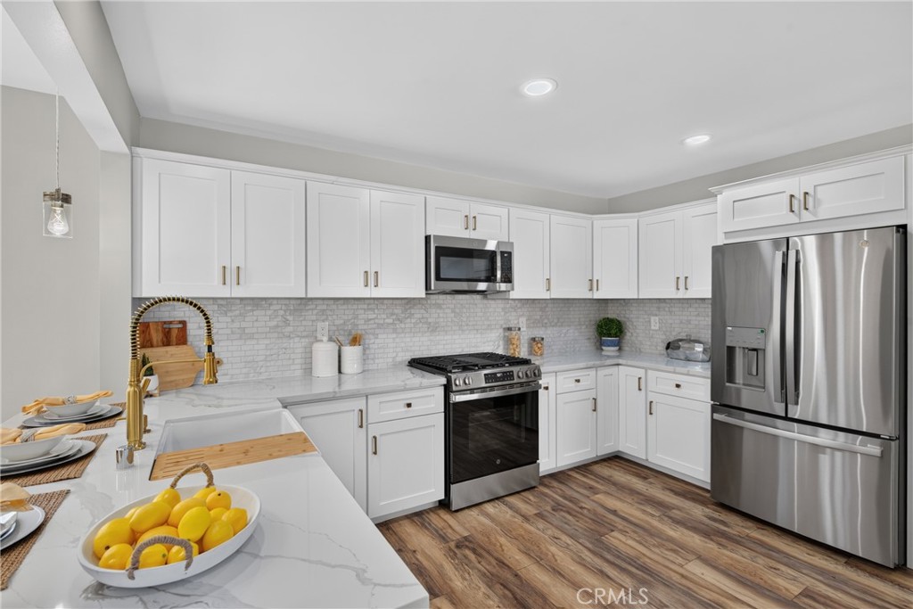 https://media.crmls.org/medias/107a572b-06da-4dfd-88c4-dc2b7f2095f1.jpg?preset=X-Large