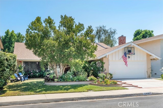 Detail Gallery Image 1 of 1 For 23930 Avenida Crescenta, Valencia,  CA 91355 - 5 Beds | 3 Baths