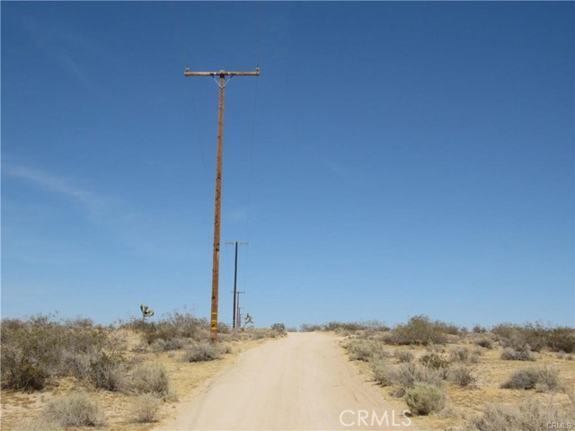 10933 Sierra Road, Adelanto CA: https://media.crmls.org/medias/107b0ab7-f3a7-4312-9d1f-c1410f61605f.jpg