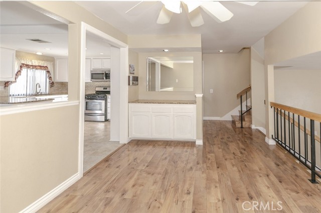 Detail Gallery Image 10 of 41 For 20737 Roscoe Bld #102,  Winnetka,  CA 91306 - 3 Beds | 3 Baths