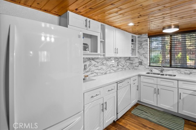 Detail Gallery Image 8 of 30 For 836 E Mountain View Bld, Big Bear City,  CA 92314 - 2 Beds | 2 Baths