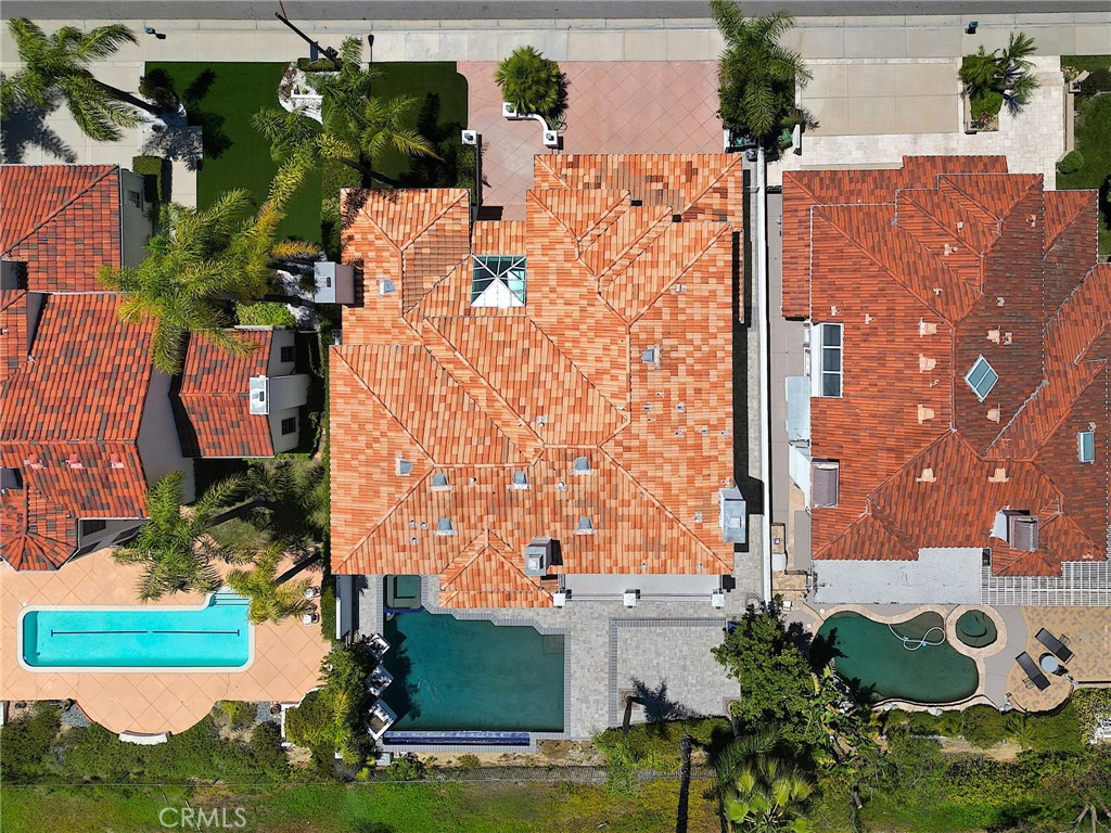 https://media.crmls.org/medias/107cb910-cd3c-471e-884b-88e97e7e5fe3.jpg?preset=X-Large