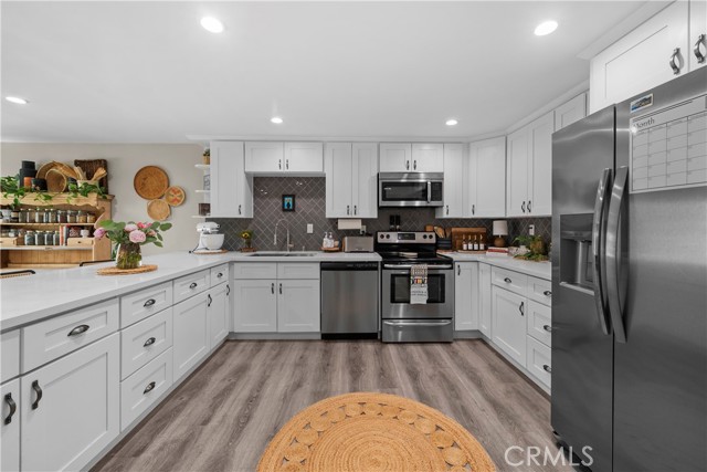Detail Gallery Image 12 of 45 For 10214 Larwin Ave #3,  Chatsworth,  CA 91311 - 4 Beds | 3 Baths