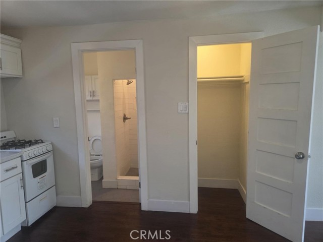 1517 E 1st Street, Long Beach CA: https://media.crmls.org/medias/107e68be-2841-41a5-afab-40223a8f9ec1.jpg