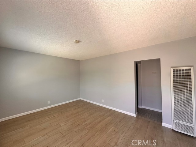 215 E Walnut Avenue, Monrovia CA: https://media.crmls.org/medias/107efef1-2341-4e85-85a2-e69f768f2fe7.jpg