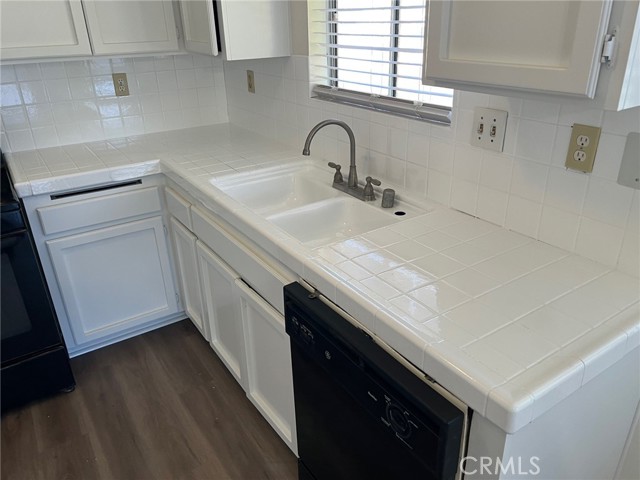 Detail Gallery Image 4 of 63 For 10643 Redwood, Hesperia,  CA 92345 - 3 Beds | 1 Baths