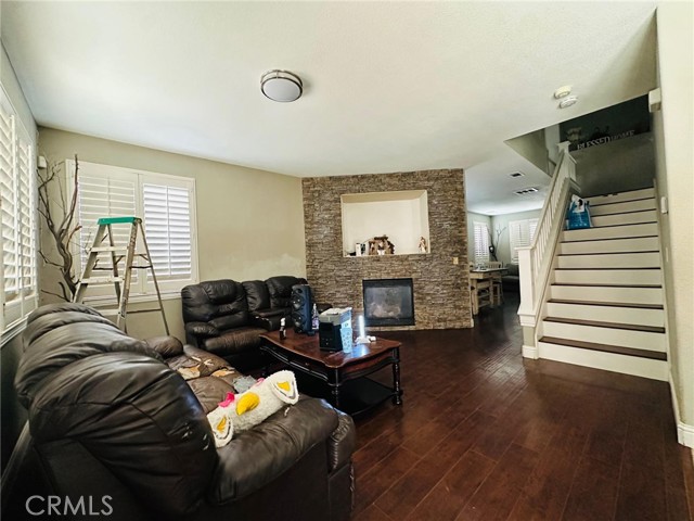 692 Blueberry Lane, Madera CA: https://media.crmls.org/medias/107f4fbc-aed8-4a28-b3f0-39daea63e7a7.jpg