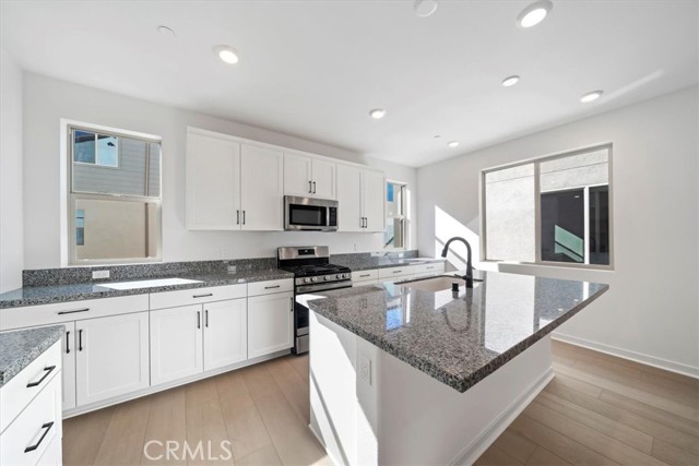2561 Sprout Lane, Corona CA: https://media.crmls.org/medias/107f8d62-4d90-4390-b214-0929737ecfa2.jpg