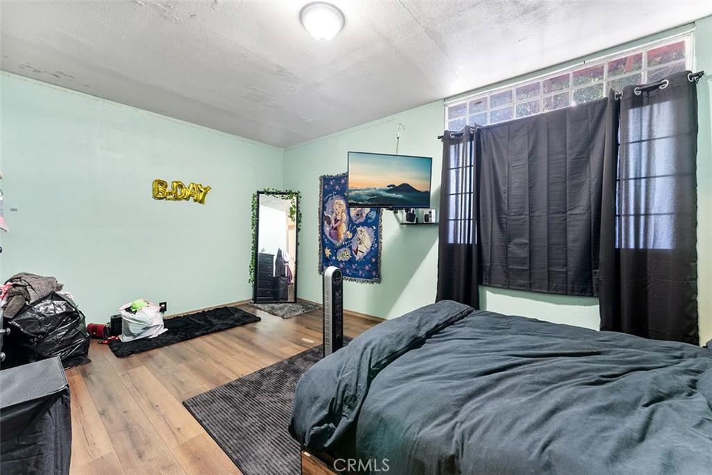 https://media.crmls.org/medias/1080034a-be53-4960-a911-d18d5e990d5a.jpg?preset=X-Large