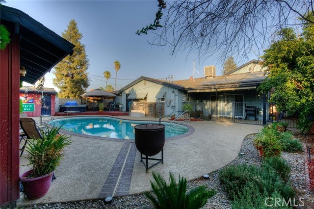 918 S Sunnyside Avenue, Fresno CA: https://media.crmls.org/medias/1081245e-d6ed-4558-92b9-eebc0cd535da.jpg