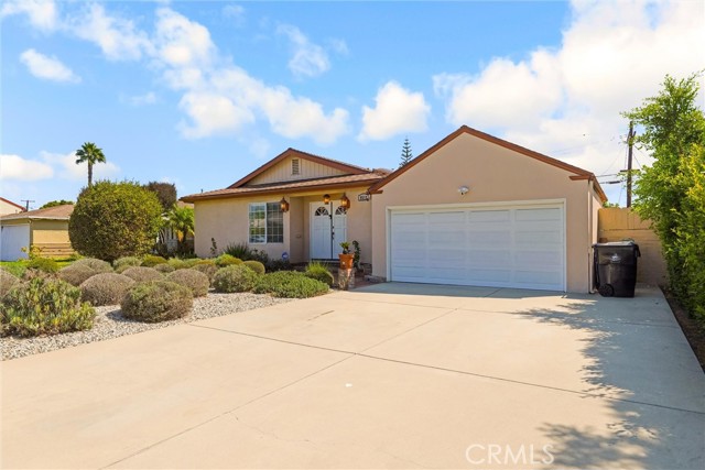8512 Belford Avenue, Los Angeles CA: https://media.crmls.org/medias/10812a36-5bae-4781-8bed-c44881276926.jpg