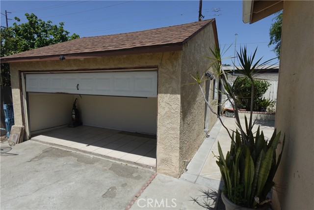 956 S Philadelphia Street, Anaheim CA: https://media.crmls.org/medias/108165c6-0986-47c6-b39f-0727f684276a.jpg