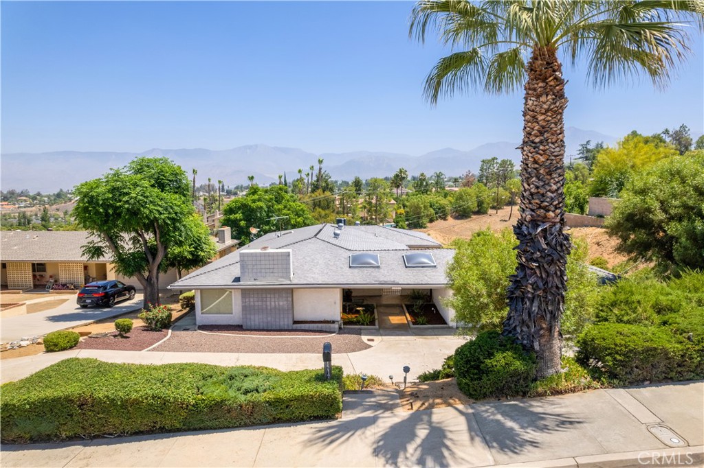 1517 Pamela Crest