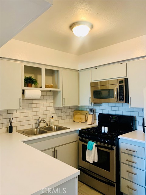 4919 N Millbrook Avenue, Fresno CA: https://media.crmls.org/medias/1081a1a5-d673-4708-a648-b0ca76a5d391.jpg