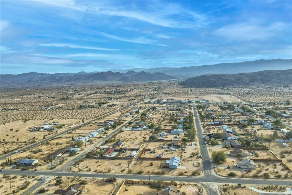 https://media.crmls.org/medias/108230b1-b8b5-49d9-b96b-89727435aba1.jpg?preset=X-Large