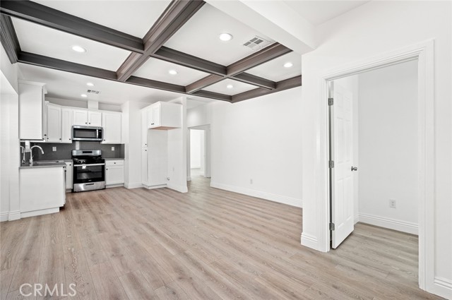 Detail Gallery Image 7 of 12 For 528 W 43rd St, Los Angeles,  CA 90037 - – Beds | – Baths