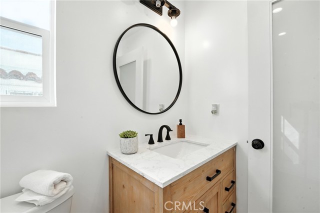 3031 3033 Vineyard Avenue, Los Angeles CA: https://media.crmls.org/medias/1082cc65-fdac-4709-8571-0bacdd5cffa2.jpg