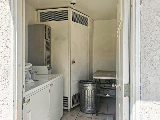 518 East Valencia, F photo 17