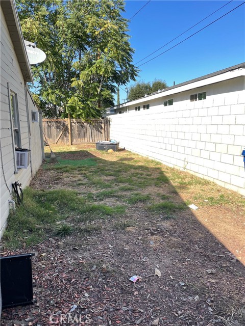 Detail Gallery Image 2 of 11 For 1543 W Orange Grove, Pomona,  CA 91768 - 1 Beds | 1 Baths