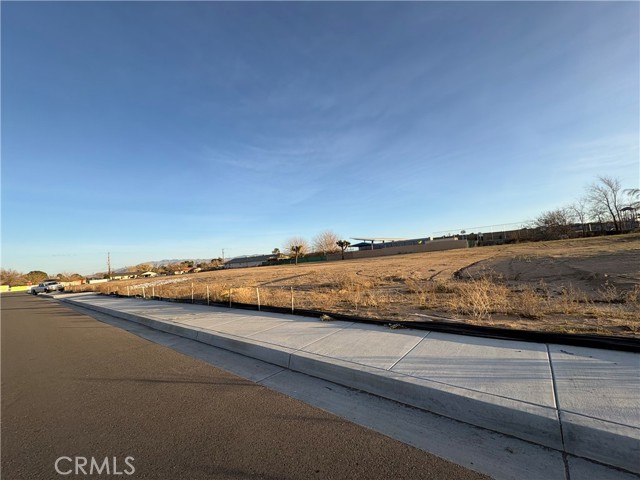 Detail Gallery Image 2 of 3 For 4 Valencia, Hesperia,  CA 92345 - – Beds | – Baths