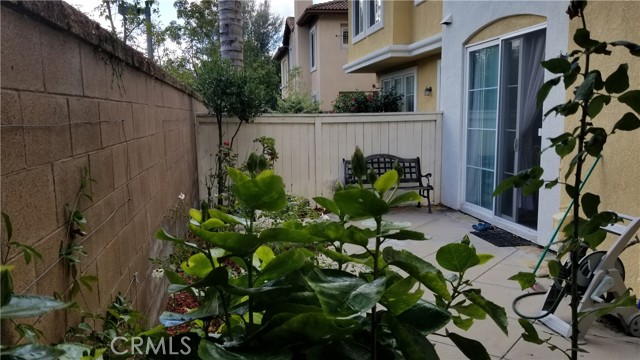 26 Daffodil, Irvine CA: https://media.crmls.org/medias/1084fdd7-60ee-4abf-b3a6-5f4c40659f58.jpg