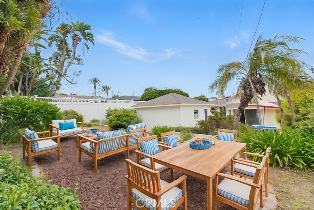 544 Calle Mayor, Redondo Beach CA: https://media.crmls.org/medias/108517eb-edac-40a5-95f3-55eebadcddbf.jpg
