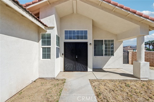 Detail Gallery Image 4 of 24 For 548 Bloomington Ave, Rialto,  CA 92376 - 4 Beds | 3 Baths