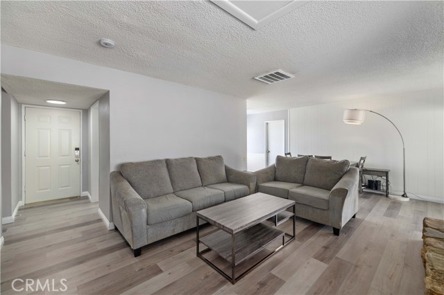 Detail Gallery Image 8 of 36 For 42707 52nd St, Lancaster,  CA 93536 - 3 Beds | 2 Baths