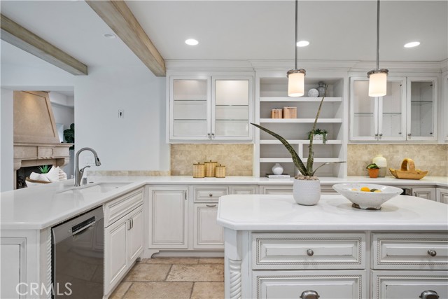 Detail Gallery Image 14 of 66 For 110 via Trieste, Newport Beach,  CA 92663 - 5 Beds | 5/1 Baths