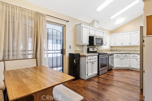 521 Bermuda Drive, Hemet CA: https://media.crmls.org/medias/10859cce-c009-4fb6-ba61-588e82c471e1.jpg