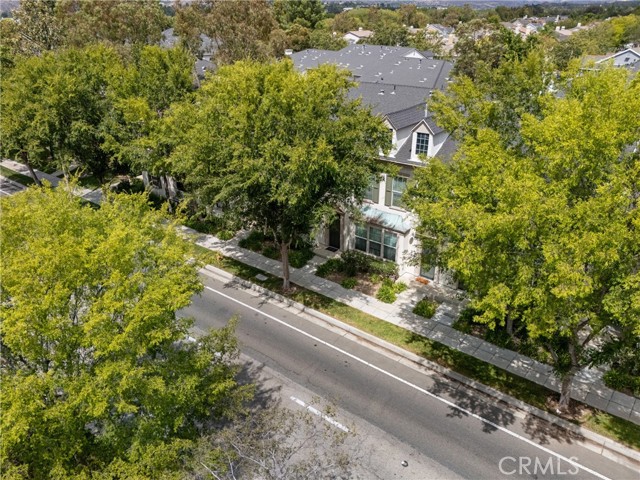 24120 Victoria Ln, Valencia CA: https://media.crmls.org/medias/108648bd-20a2-47e3-ad65-706a50df0137.jpg