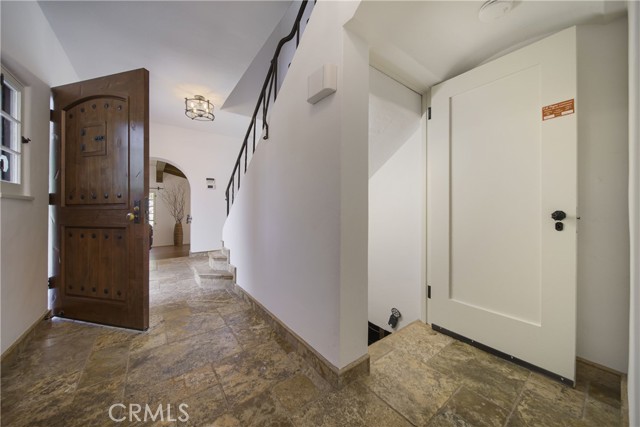 516 E Stocker Street, Glendale CA: https://media.crmls.org/medias/1086d5a2-2d40-4bcd-91a0-d4fa17d027ea.jpg