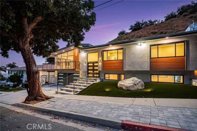 325 N Madison Avenue, Monrovia CA: https://media.crmls.org/medias/10875fb1-af15-4b1f-9695-fa1aa89bb91d.jpg