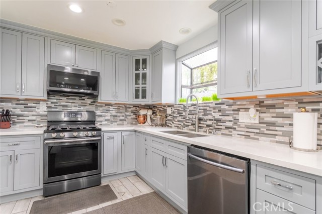 Detail Gallery Image 22 of 45 For 17242 Horace St, Granada Hills,  CA 91344 - 4 Beds | 4 Baths