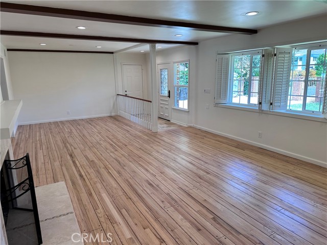 5369 Topeka Drive, Tarzana CA: https://media.crmls.org/medias/108791d7-67ab-4187-9af9-5f04cabed2c4.jpg