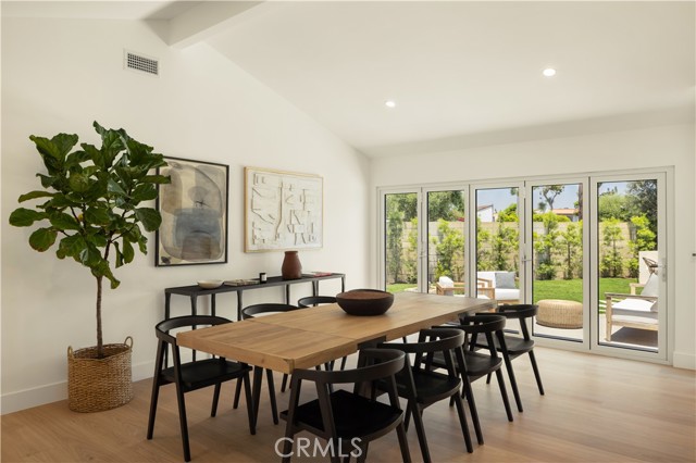 3499 San Rafael Circle, Costa Mesa CA: https://media.crmls.org/medias/108847f9-5b89-4abe-ba87-43f840977831.jpg