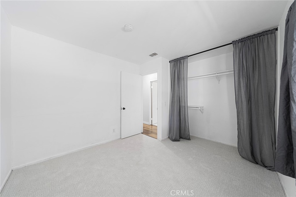 https://media.crmls.org/medias/10895981-ca97-4337-94fb-1f10d61cd436.jpg?preset=X-Large
