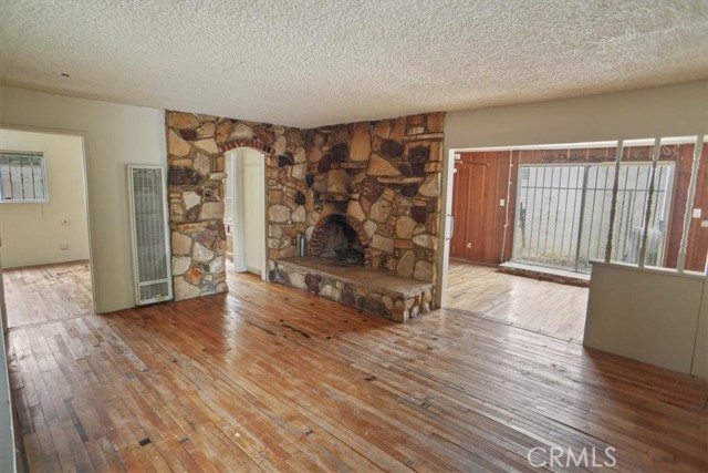 12985 Kagel Canyon Street, Pacoima CA: https://media.crmls.org/medias/1089e7a5-1690-45bd-b2b3-48823617f592.jpg