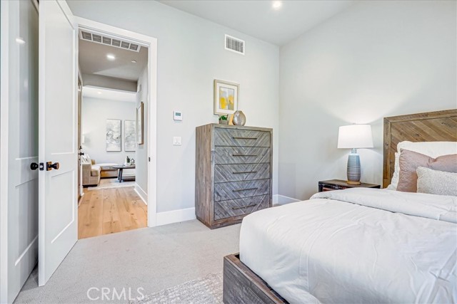 100 Bozeman, Irvine CA: https://media.crmls.org/medias/108a9d78-a6cd-40fd-ada5-7c75a8fe0796.jpg