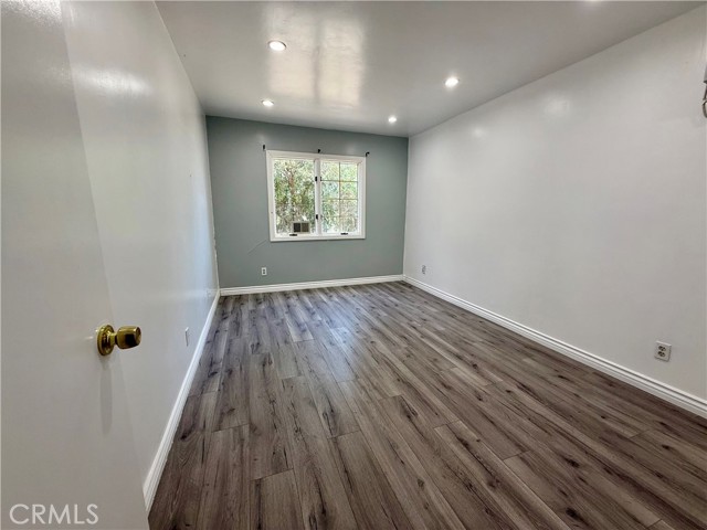 Detail Gallery Image 16 of 25 For 6618 Smoke Tree Ave, Oak Park,  CA 91377 - 4 Beds | 3 Baths