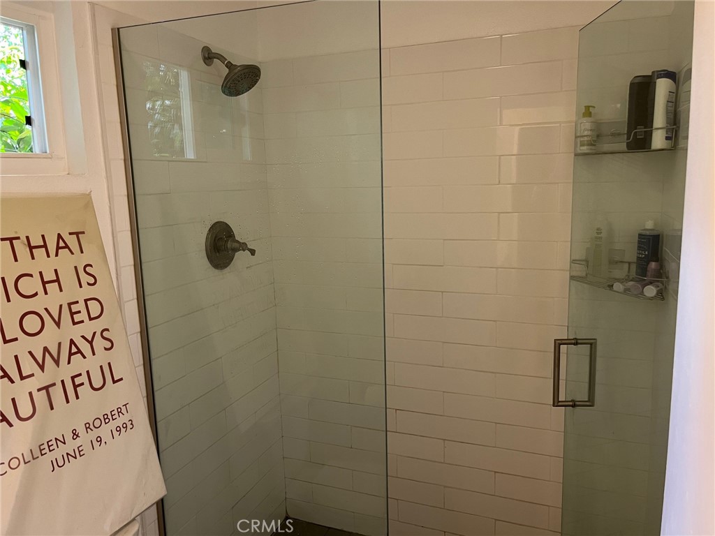 https://media.crmls.org/medias/108b35bf-0a12-4077-ad5a-86c18b5e4b7b.jpg?preset=X-Large
