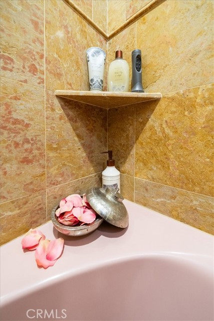 Detail Gallery Image 22 of 33 For 1228 N La Cienega Bld #203,  West Hollywood,  CA 90069 - 2 Beds | 2 Baths