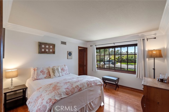 23060 Doris Way, Torrance CA: https://media.crmls.org/medias/108c1c1a-37bb-4bdf-b53f-556777e889a3.jpg